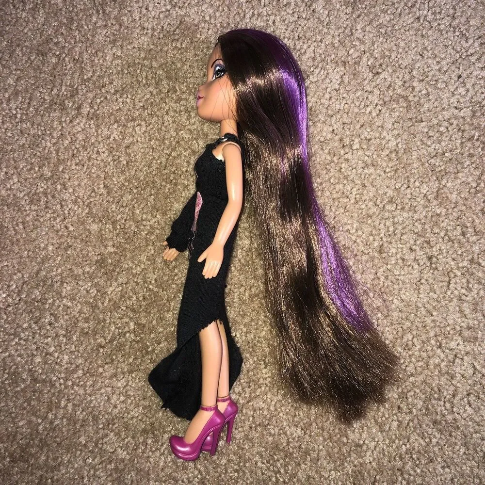 Bratz Featherageous Yasmin Doll With Dress And Shoes Outfit